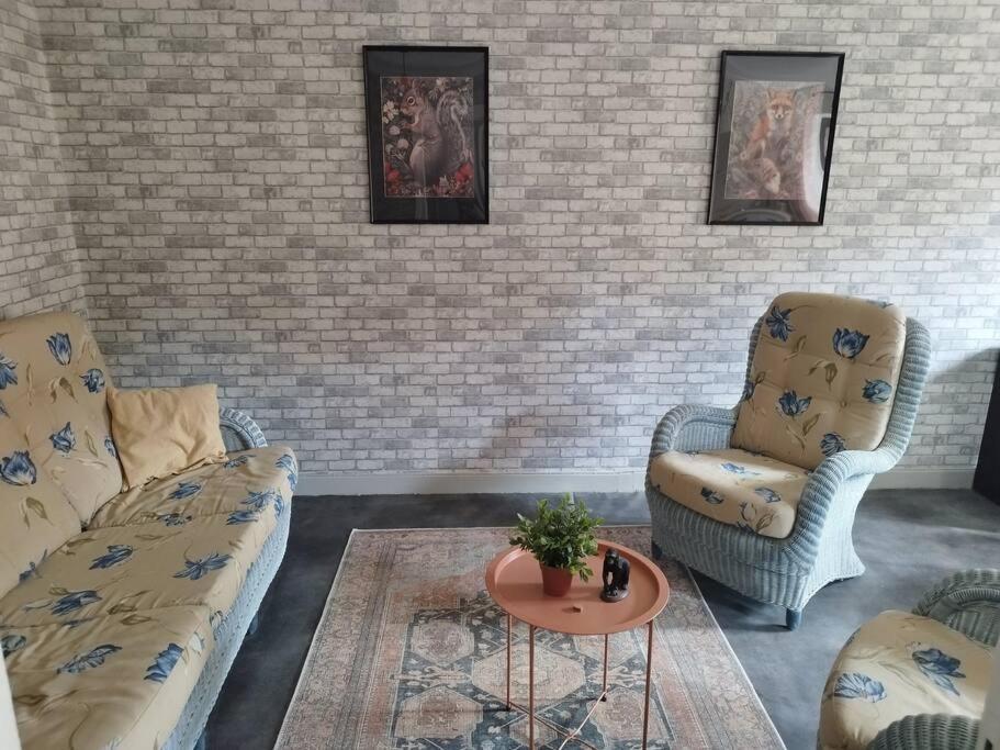 Jolie Maison De Bourg Tout Equipee 10Km D'Ambert Saint-Amant-Roche-Savine Zewnętrze zdjęcie